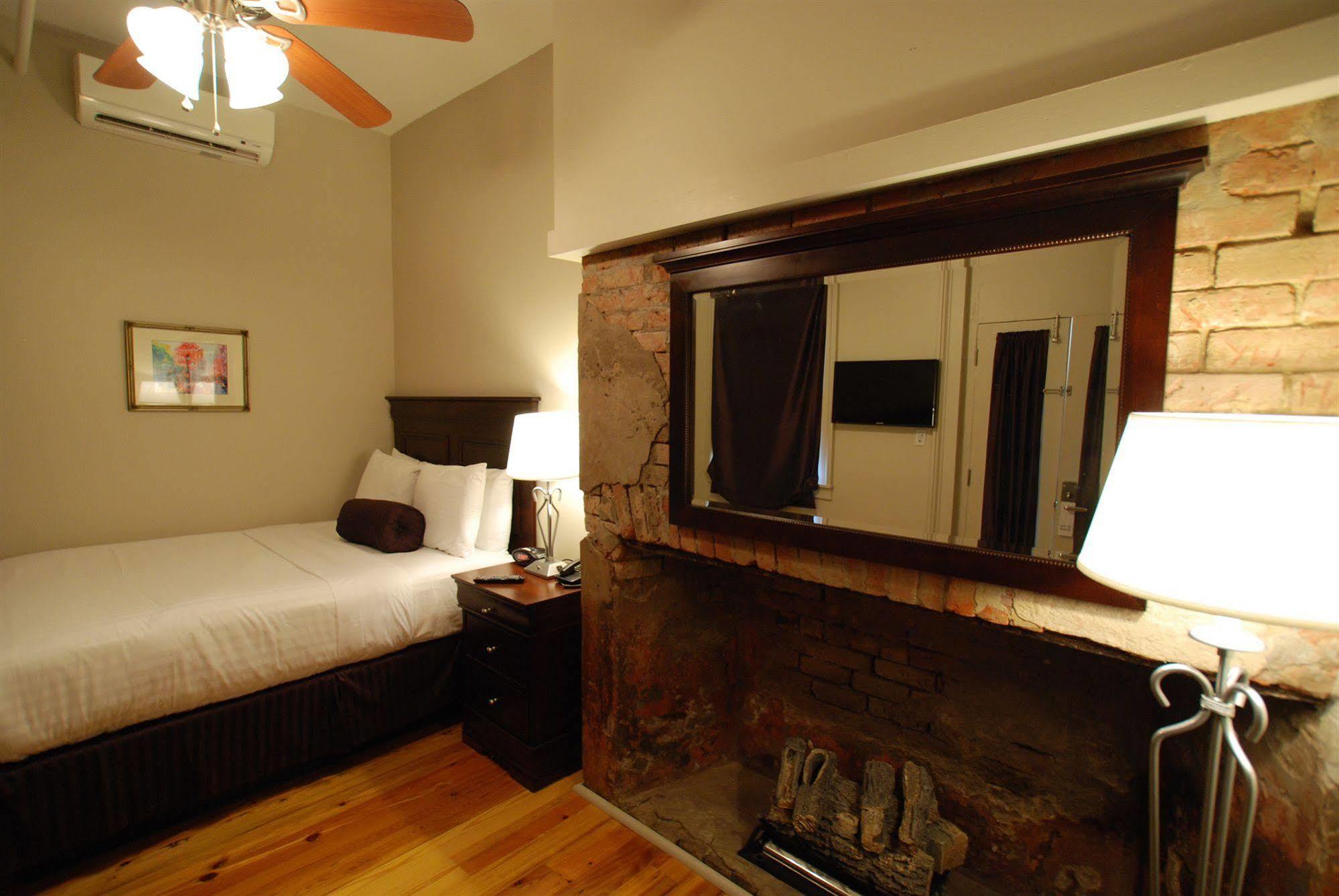 Inn On St. Ann, A French Quarter Guest Houses Property نيو أورلينز المظهر الخارجي الصورة